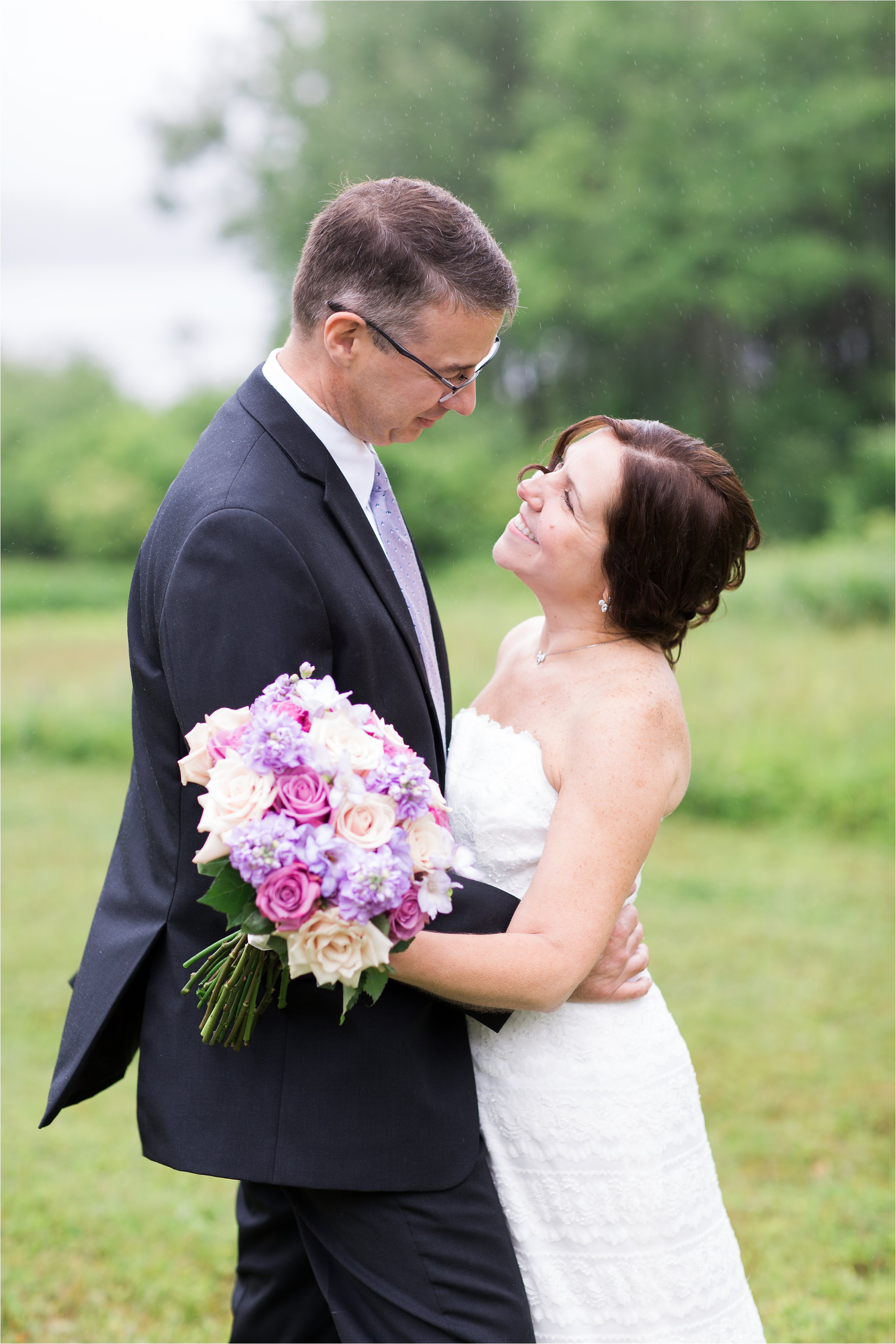 Bride & Groom in the Rain (C) Maundy Mitchell
