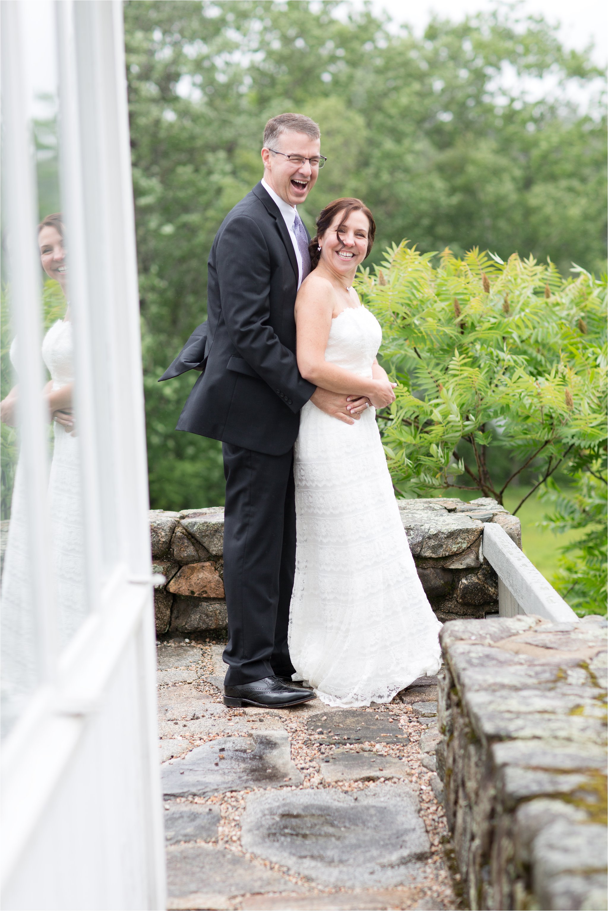 Bride & Groom in the Rain (C) Maundy Mitchell