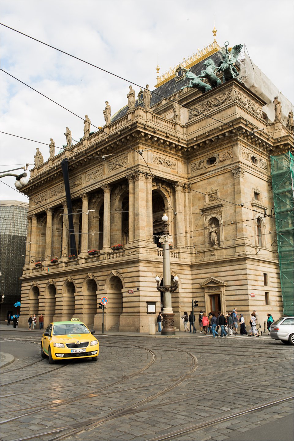 Taxi and National Theatre in Prague (C) Maundy Mitchell