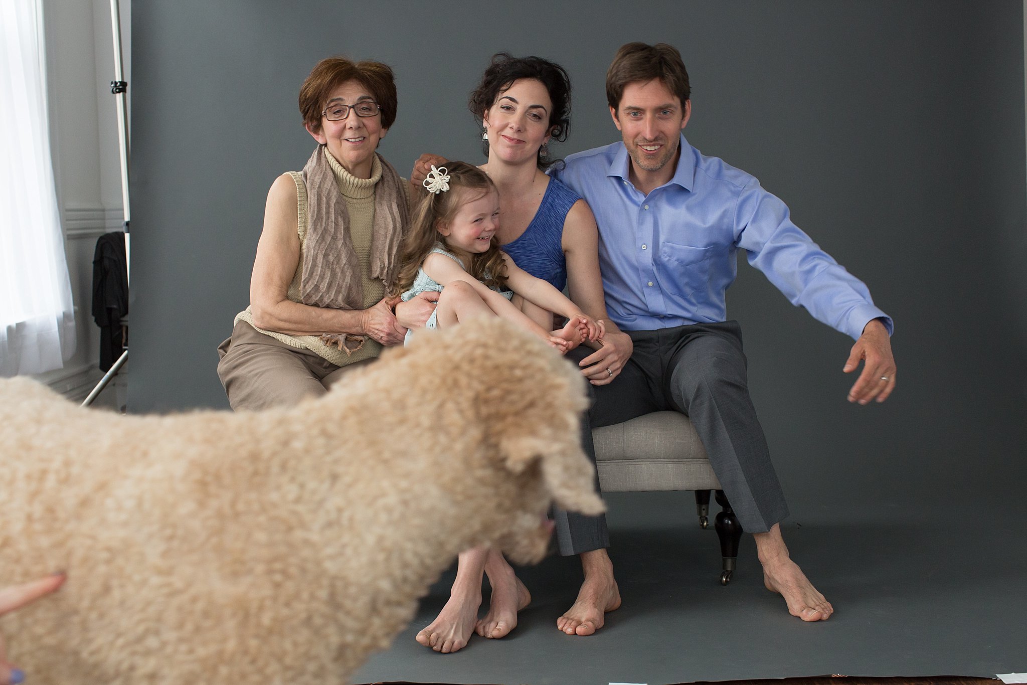 Funny Behind the Scenes Studio Family Portraits_0012.jpg