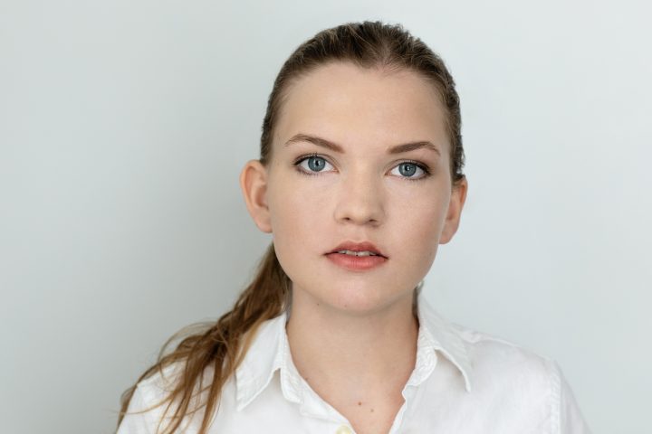 Headshot of young actor Chloe with light background