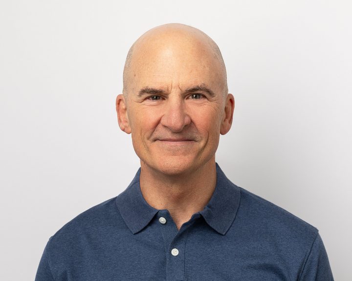 Headshot with light background for Dan O'Neill, orthopedic surgeon and author