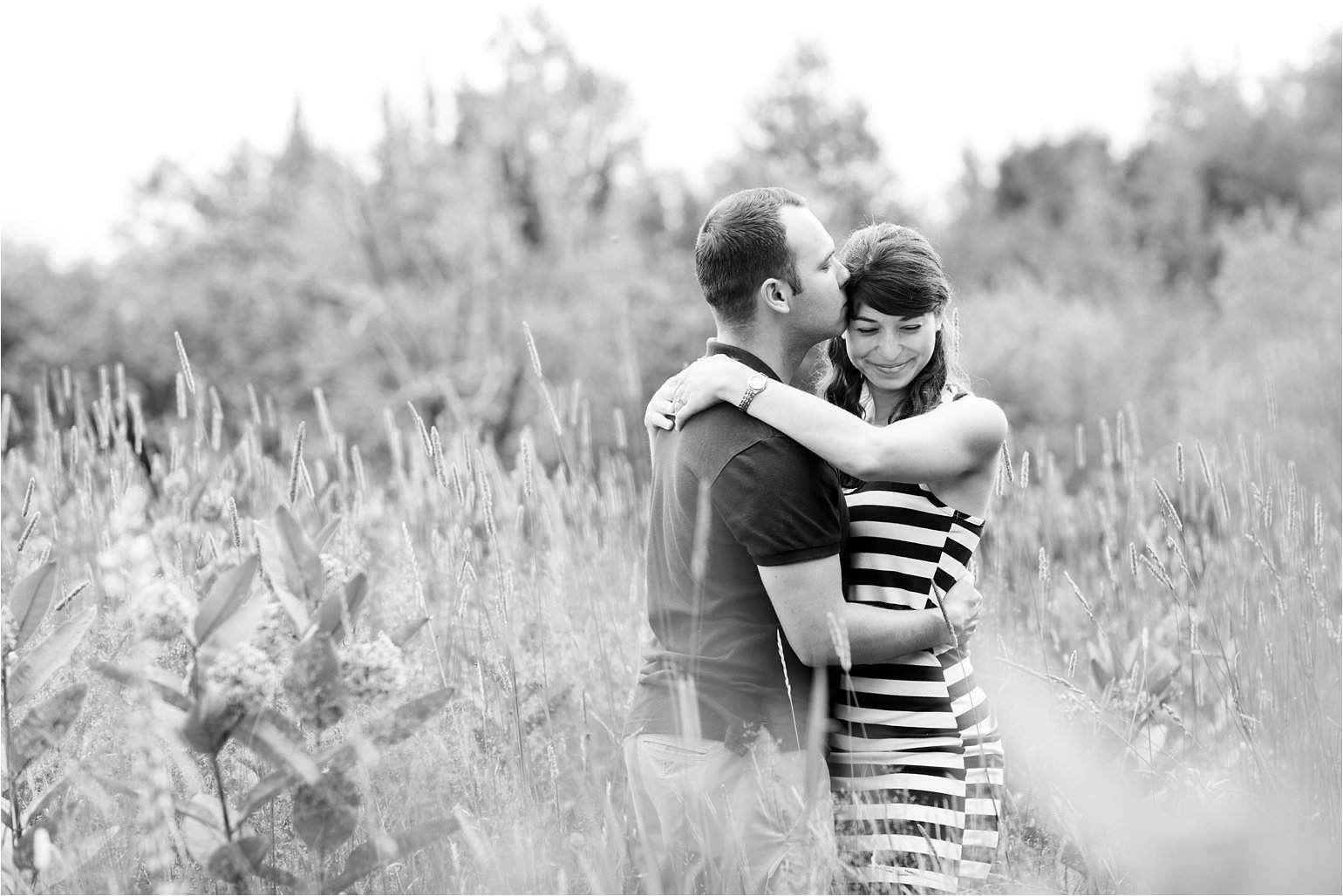 Black-and-White-Engagement-Photos-in-Field-©-2015-Maundy-Mitchell_0011.jpg