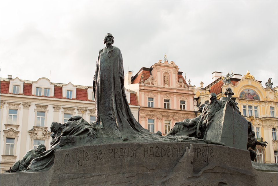 Statue in Prague (C) Maundy Mitchell