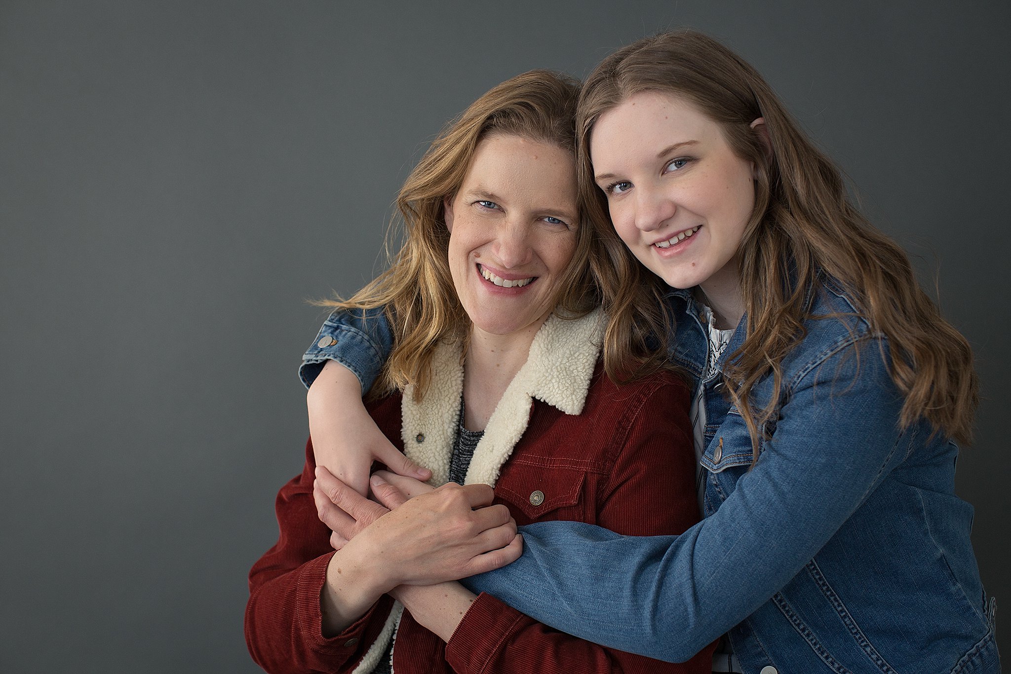 Daughter mother группа. Mother daughter portrait. Mother daughter Christmas.