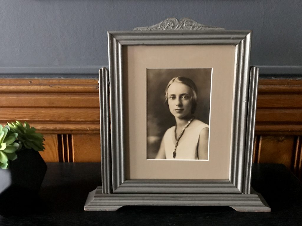 Studio portrait of artist Dorothy Bartholomew from 1928.