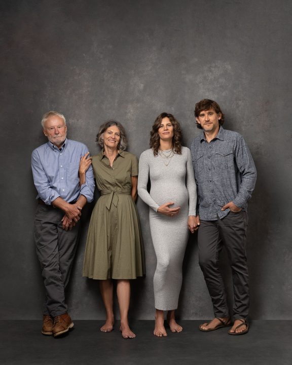 Hally's maternity and family portrait with her partner and her parents